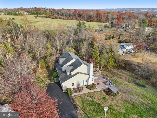 54 S COUNTY LINE RD, Telford, PA 18969
