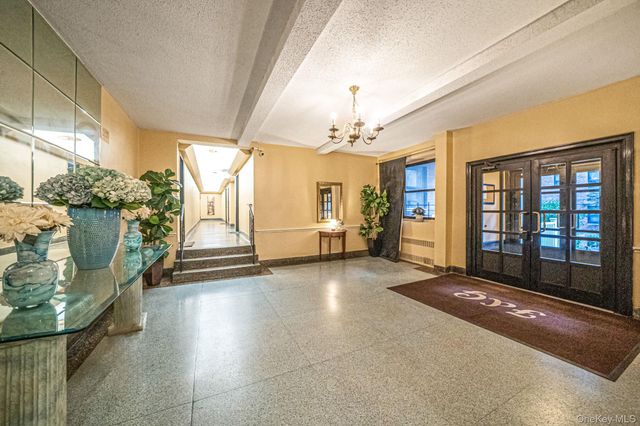 83-75 118th Street 5A, Kew Gardens, NY 11415