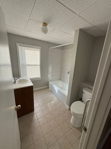 17 Alice Ave, Lynn, MA 01902