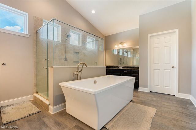 5585 Shadow Ridge Circle NW, North Canton, OH 44720