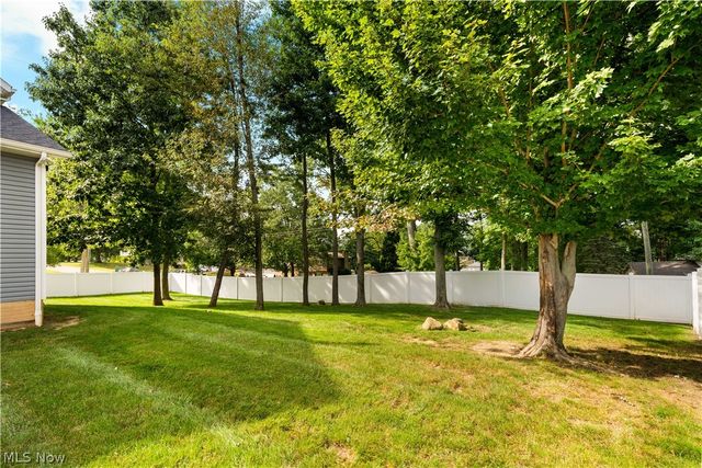 5585 Shadow Ridge Circle NW, North Canton, OH 44720