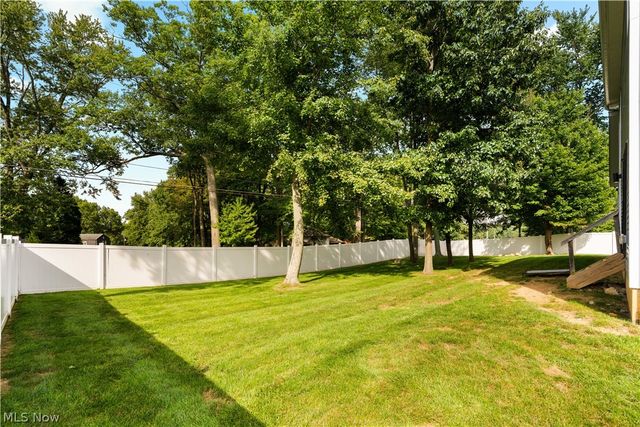 5585 Shadow Ridge Circle NW, North Canton, OH 44720