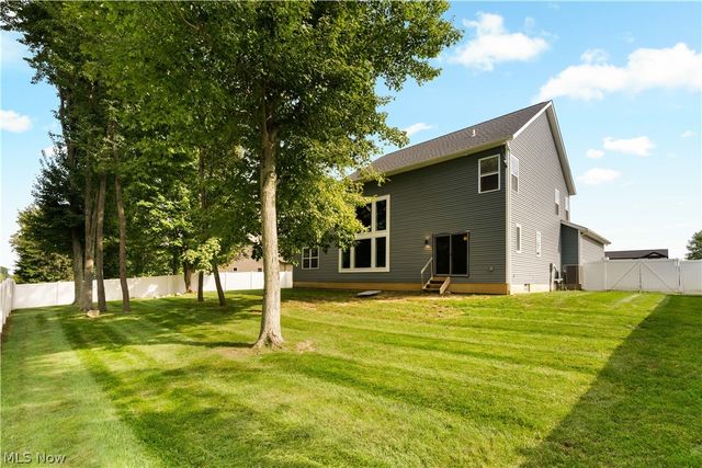 5585 Shadow Ridge Circle NW, North Canton, OH 44720