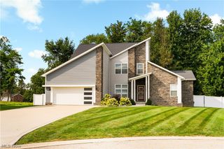 5585 Shadow Ridge Circle NW, North Canton, OH 44720