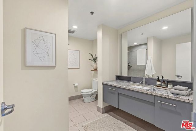 1111 S Grand Avenue 1014, Los Angeles, CA 90015