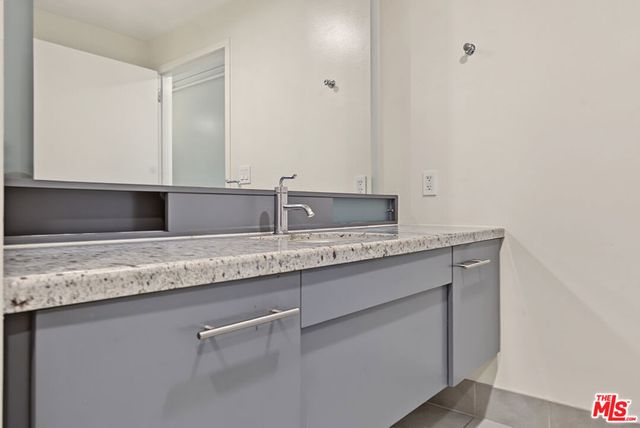 1111 S Grand Avenue 1014, Los Angeles, CA 90015