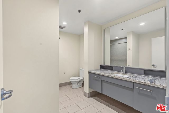 1111 S Grand Avenue 1014, Los Angeles, CA 90015
