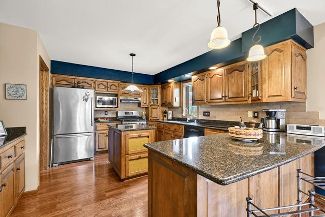 3260 Cherry Hill DRIVE, Brookfield, WI 53005