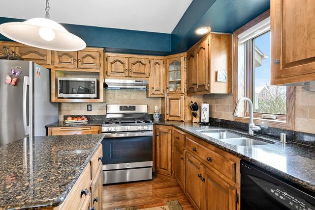 3260 Cherry Hill DRIVE, Brookfield, WI 53005