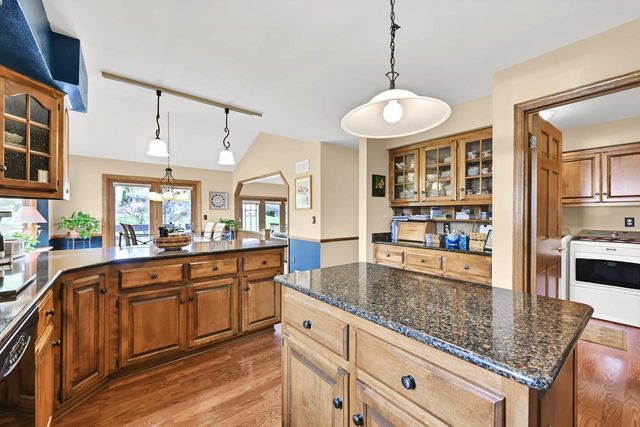 3260 Cherry Hill DRIVE, Brookfield, WI 53005