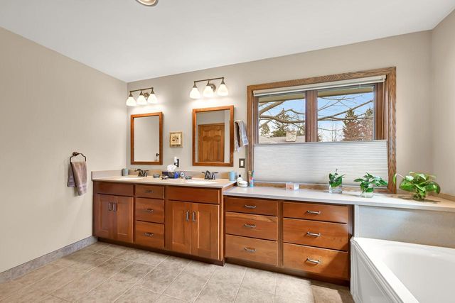 3260 Cherry Hill DRIVE, Brookfield, WI 53005