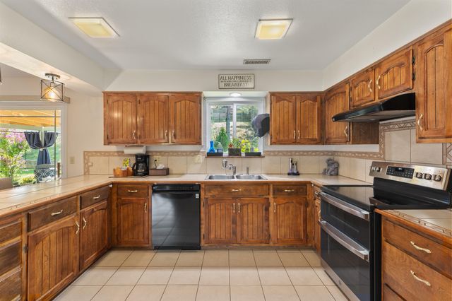1603 NW Crescent Drive, Grants Pass, OR 97526