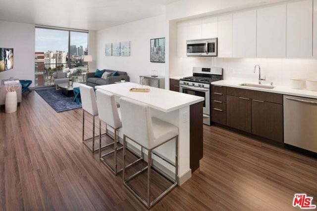 3033 Wilshire Boulevard 1401, Los Angeles, CA 90010