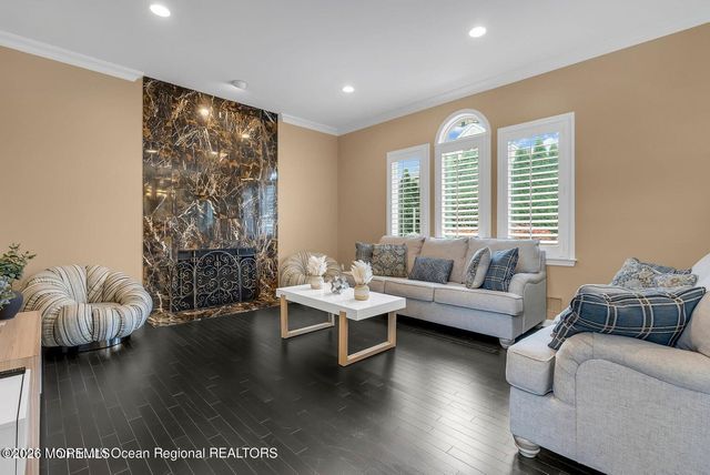 7 Mackenzie Road, Eatontown, NJ 07724