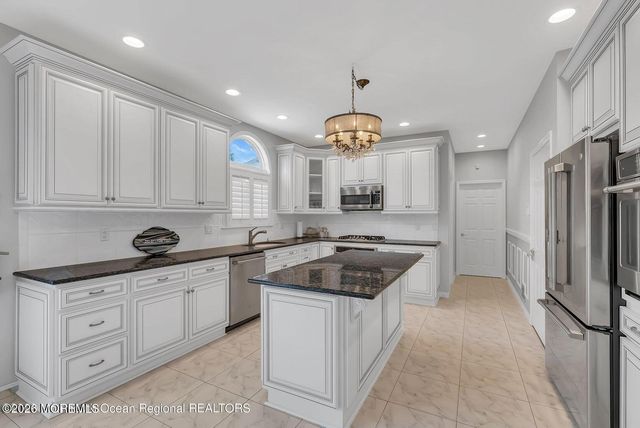 7 Mackenzie Road, Eatontown, NJ 07724