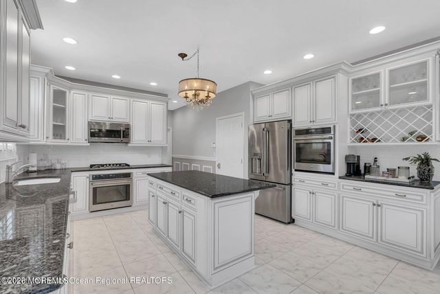 7 Mackenzie Road, Eatontown, NJ 07724