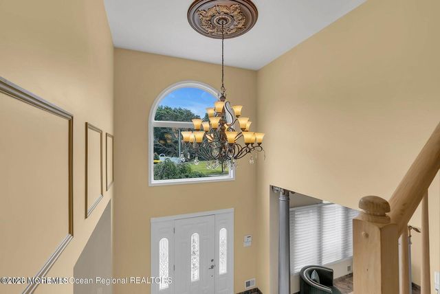 7 Mackenzie Road, Eatontown, NJ 07724