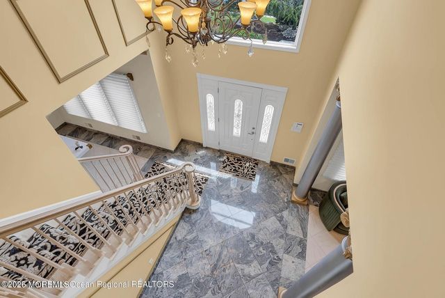 7 Mackenzie Road, Eatontown, NJ 07724