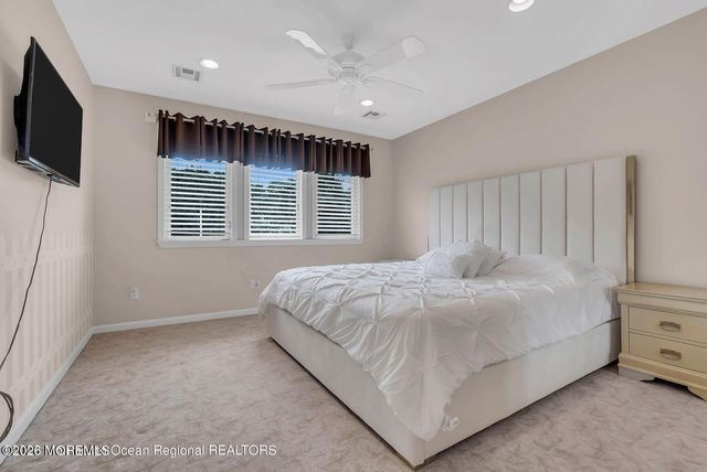 7 Mackenzie Road, Eatontown, NJ 07724