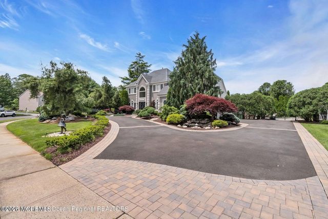 7 Mackenzie Road, Eatontown, NJ 07724