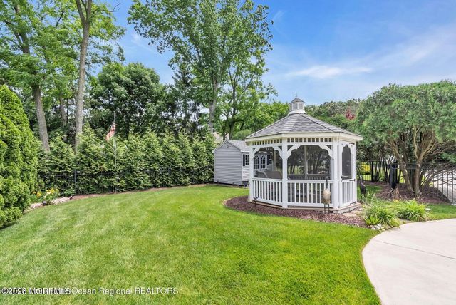 7 Mackenzie Road, Eatontown, NJ 07724