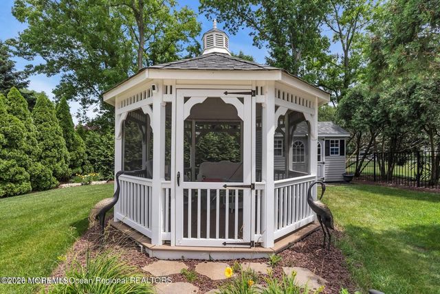 7 Mackenzie Road, Eatontown, NJ 07724