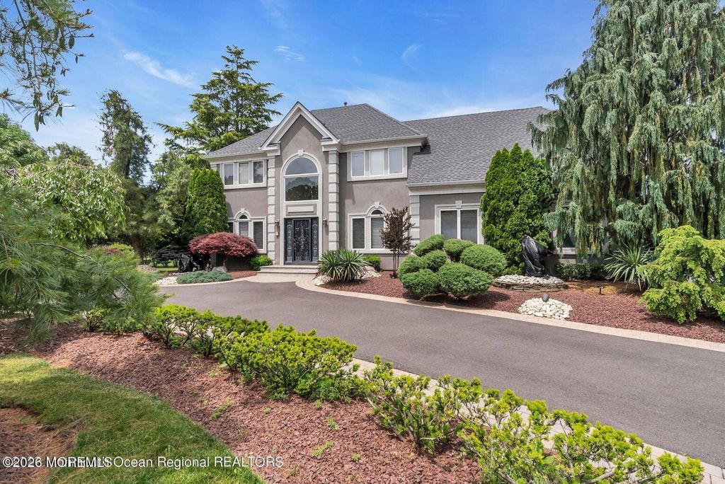 7 Mackenzie Road, Eatontown, NJ 07724