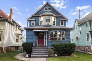 4028 W Waveland Avenue, Chicago, IL 60641