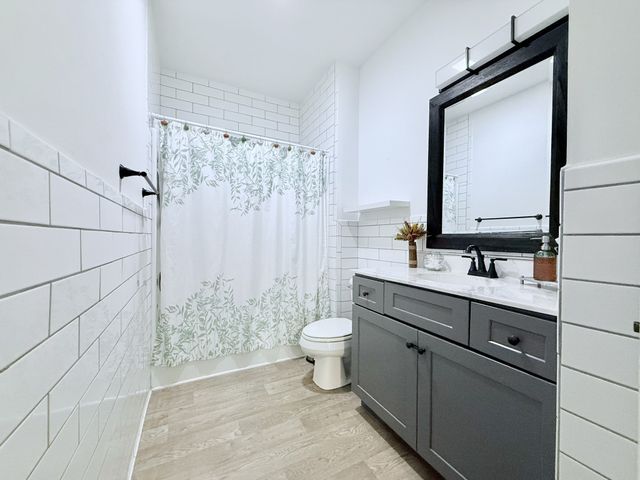 1021 Woodmont Dr, Dickson, TN 37055