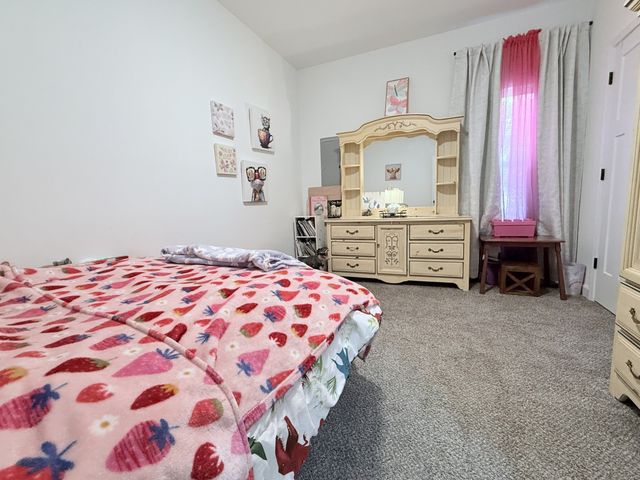 1021 Woodmont Dr, Dickson, TN 37055