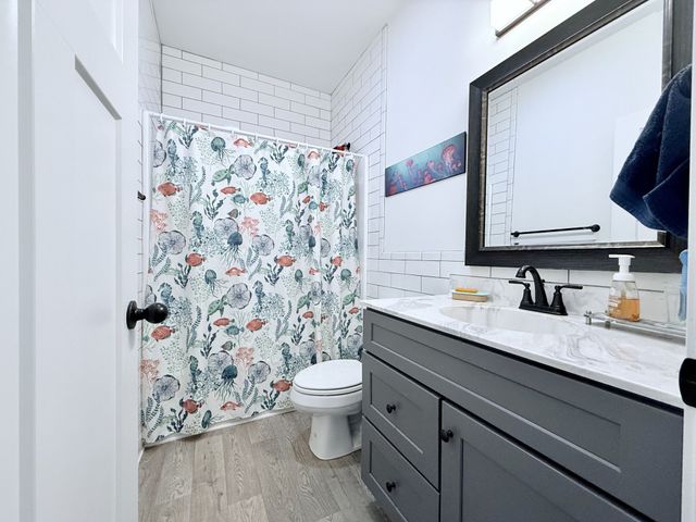 1021 Woodmont Dr, Dickson, TN 37055