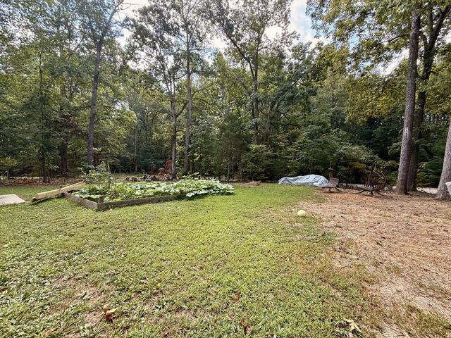 1021 Woodmont Dr, Dickson, TN 37055