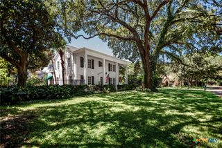707 W Stayton Avenue, Victoria, TX 77901