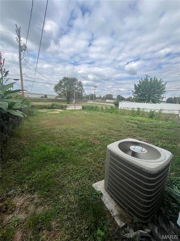 2471 Center Street, Granite City, IL 62040