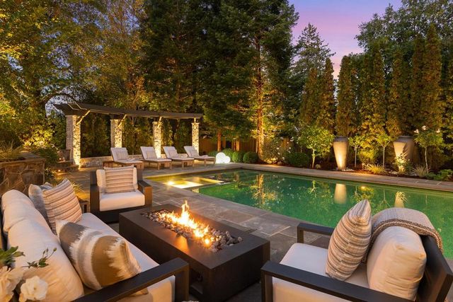 729 Chiltern Road, Hillsborough, CA 94010