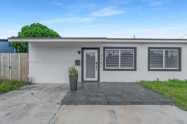 6941 Sheridan St, Hollywood, FL 33024