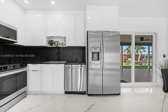 6941 Sheridan St, Hollywood, FL 33024