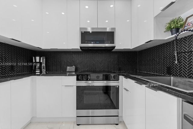 6941 Sheridan St, Hollywood, FL 33024