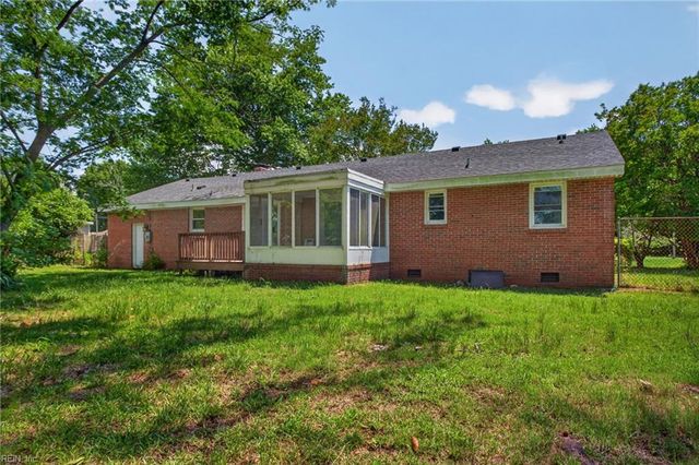 1703 Landsworth ST, Chesapeake, VA 23324