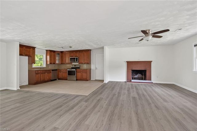 1703 Landsworth ST, Chesapeake, VA 23324