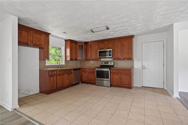 1703 Landsworth ST, Chesapeake, VA 23324