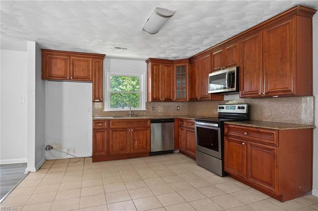 1703 Landsworth ST, Chesapeake, VA 23324