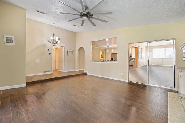 948 Meadowcove Circle, Garland, TX 75043