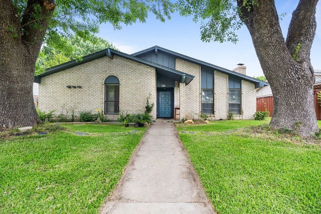 948 Meadowcove Circle, Garland, TX 75043