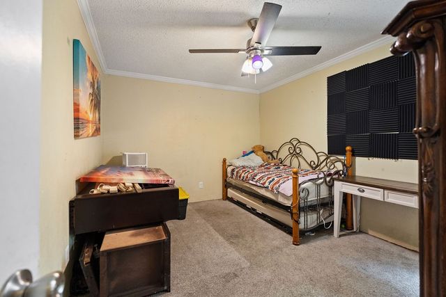 948 Meadowcove Circle, Garland, TX 75043