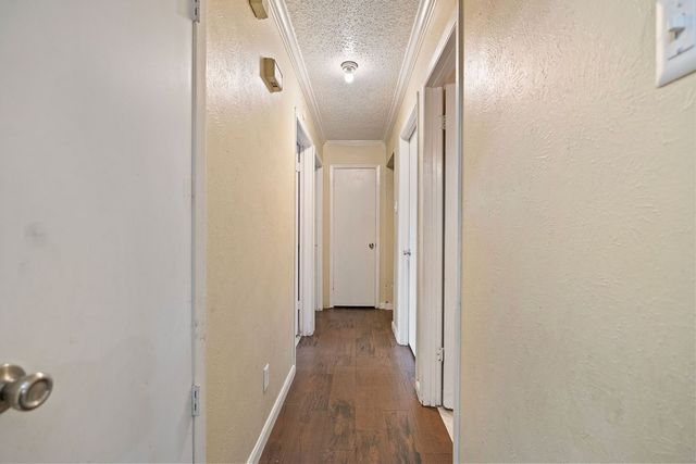 948 Meadowcove Circle, Garland, TX 75043