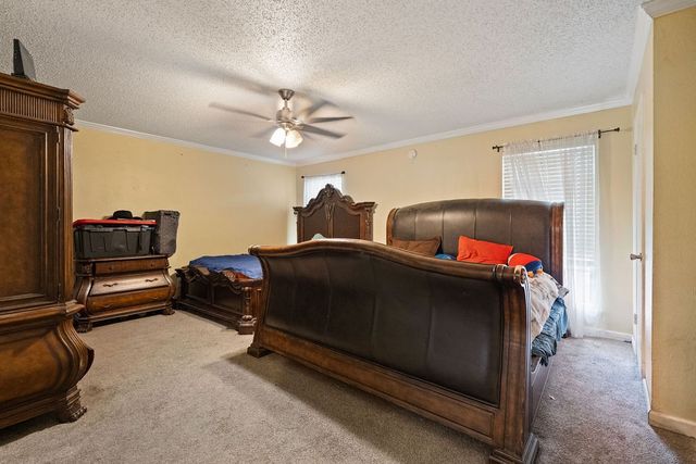 948 Meadowcove Circle, Garland, TX 75043