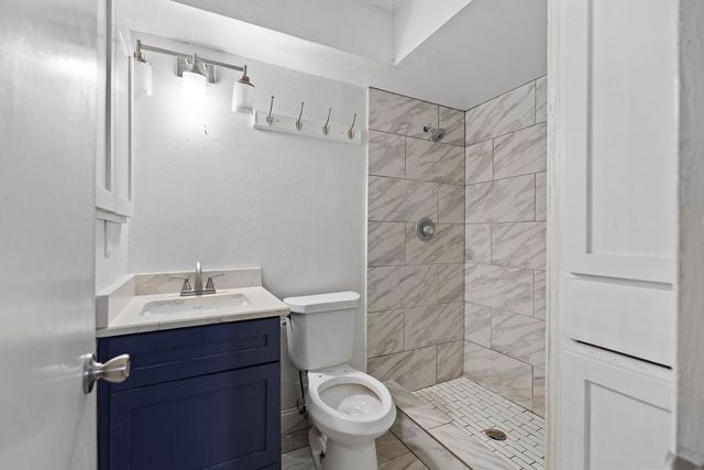 948 Meadowcove Circle, Garland, TX 75043