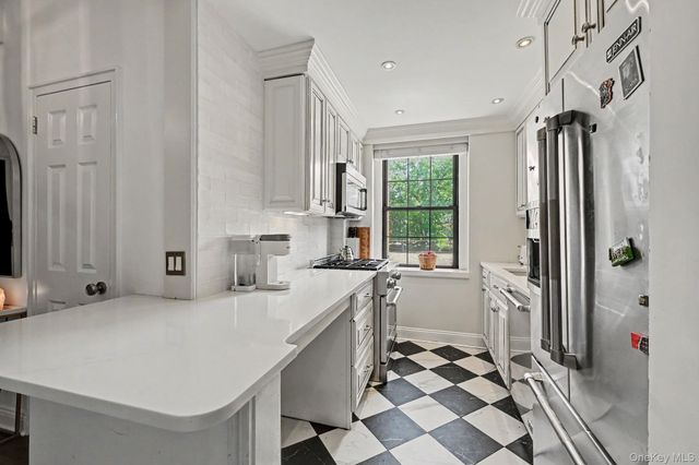 192 Garth Road TM, Scarsdale, NY 10583
