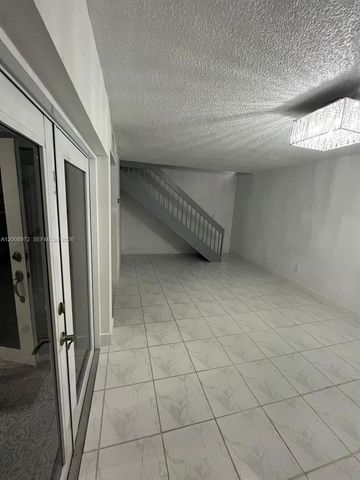 9704 NW 6th Ter 9704, Miami, FL 33172
